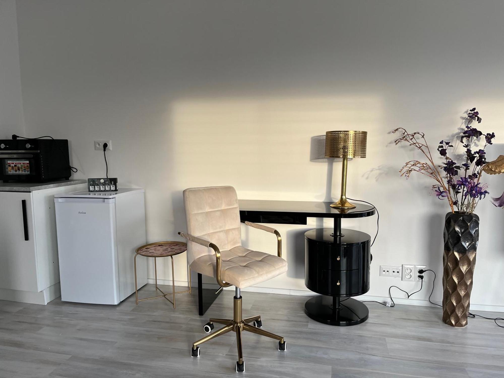 Modern Close To Tram And Airport, Free Parking Apartment *